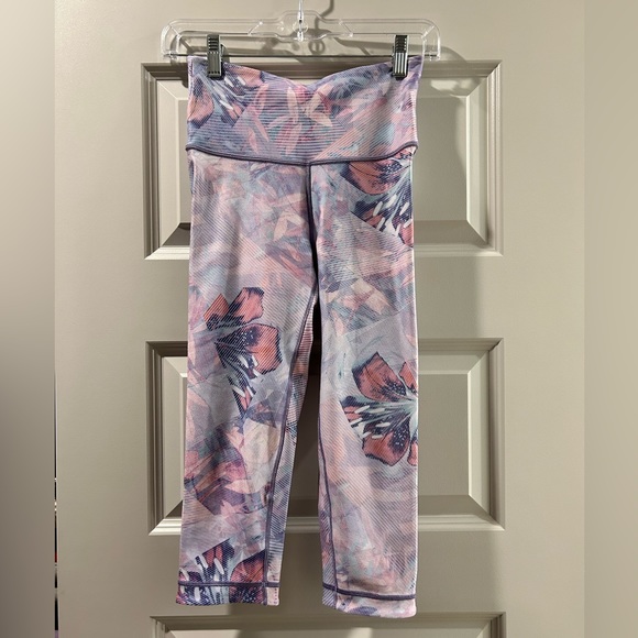 Peloton x WITH Digital Flower 2k Capri Leggings - Picture 2 of 3